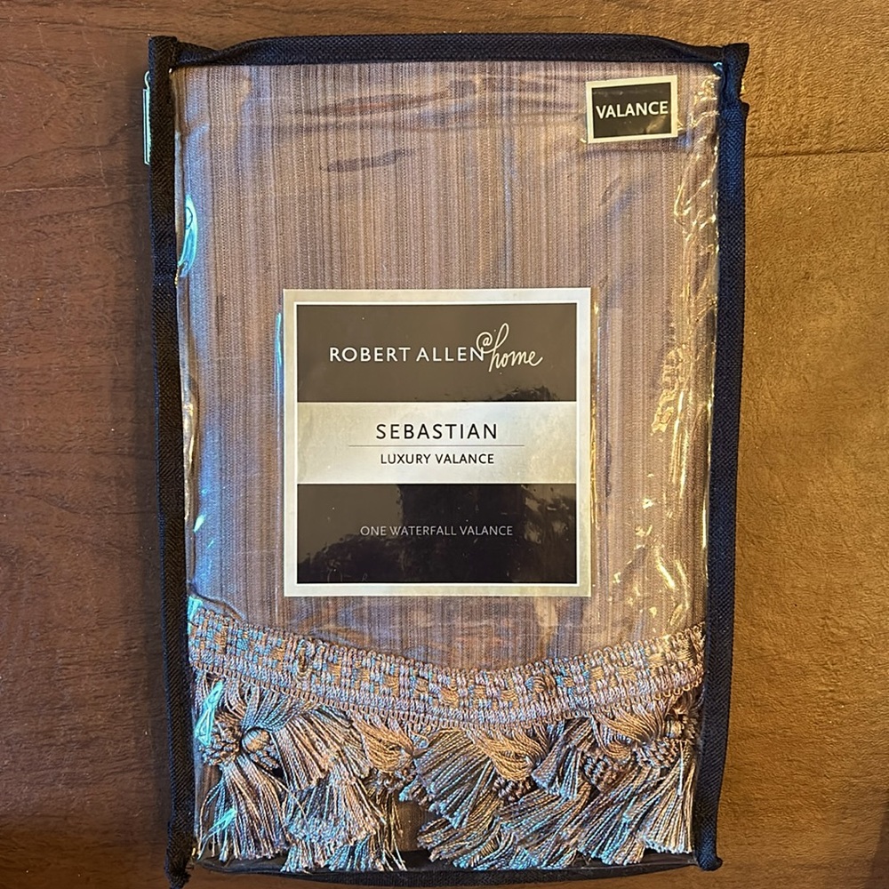 New in package - Robert Allen Home Sebastian Valance (4 valances)